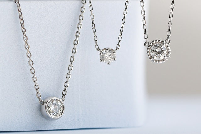 一粒ダイヤモンドネックレスのカンのつき方の違い